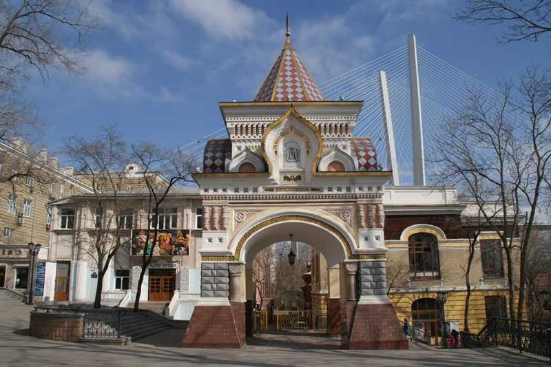 Николаевские триумфальные ворота, владивосток - путеводитель по городу