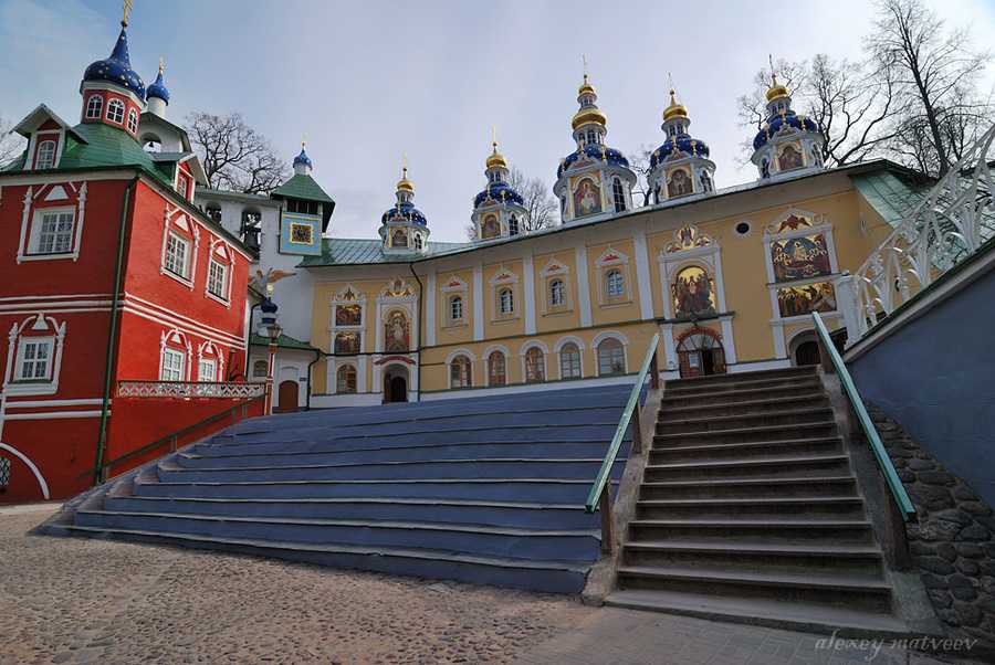 Псково-печерский монастырь – многовековая служба и верность христианству