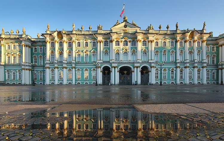 К зимнему дворцу санкт-петербурга