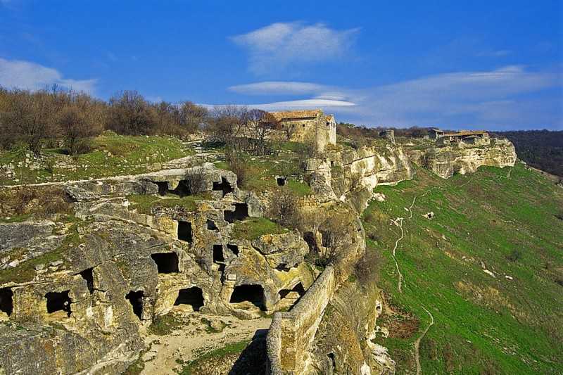 Пещерный город чуфут-кале - прошлое и настоящее | дорога длиною в жизнь