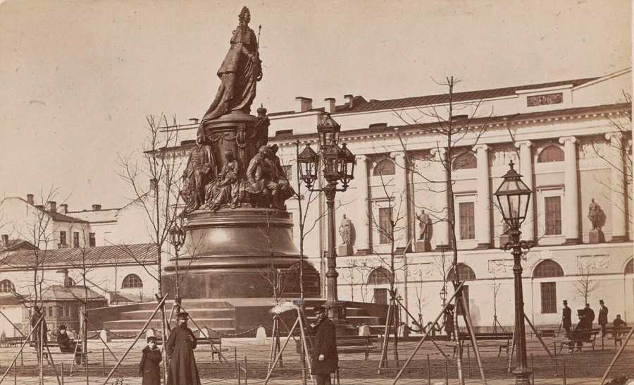 Памятник екатерине великой в cанкт-петербурге: история создания, описание, фото