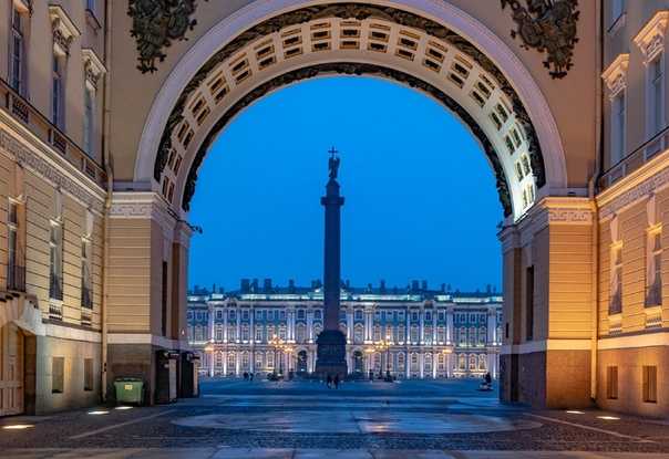 Дворцовая площадь в санкт-петербурге: главные достопримечательности