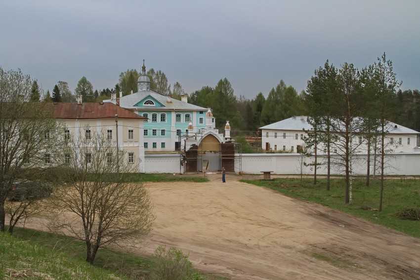 Юношеское, троицкий павло-обнорский мужской монастырь