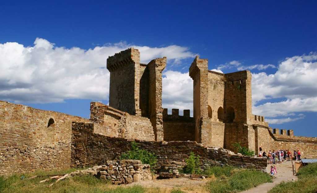 Генуэзская крепость в судаке, крым | самостоятельная экскурсия