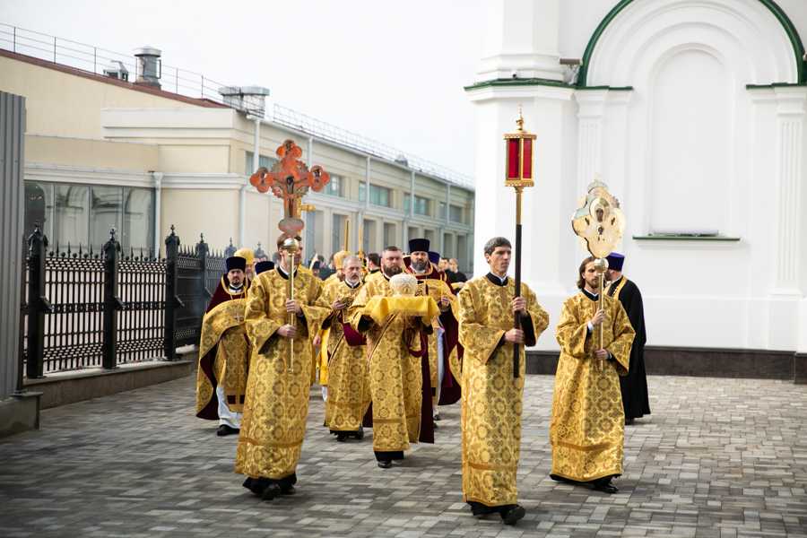 Ростовский собор рождества пресвятой богородицы вошел в десятку самых красивых храмов россии