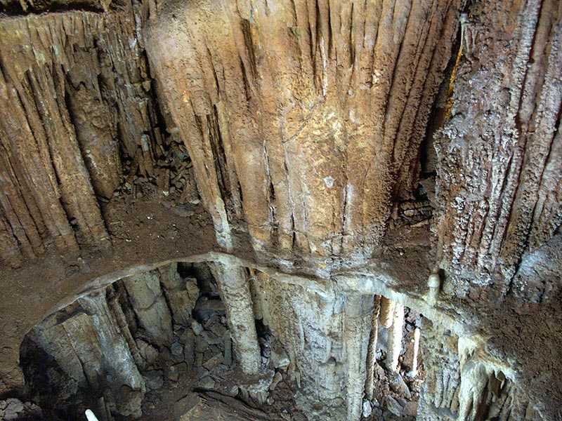 Эмине-баир-хосар — одна из красивейших пещер крыма