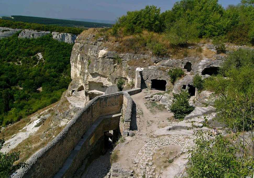 Пещерный город чуфут-кале в бахчисарае (крым): история, как добраться, фото - гид крыма