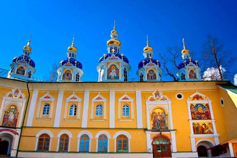 Псково-печерский монастырь – достопримечательность с богатой историей