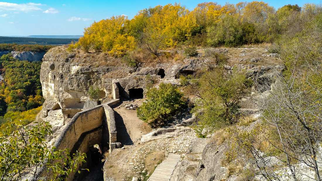 Пещерный город чуфут-кале в крыму: описание, история, экскурсии :: syl.ru