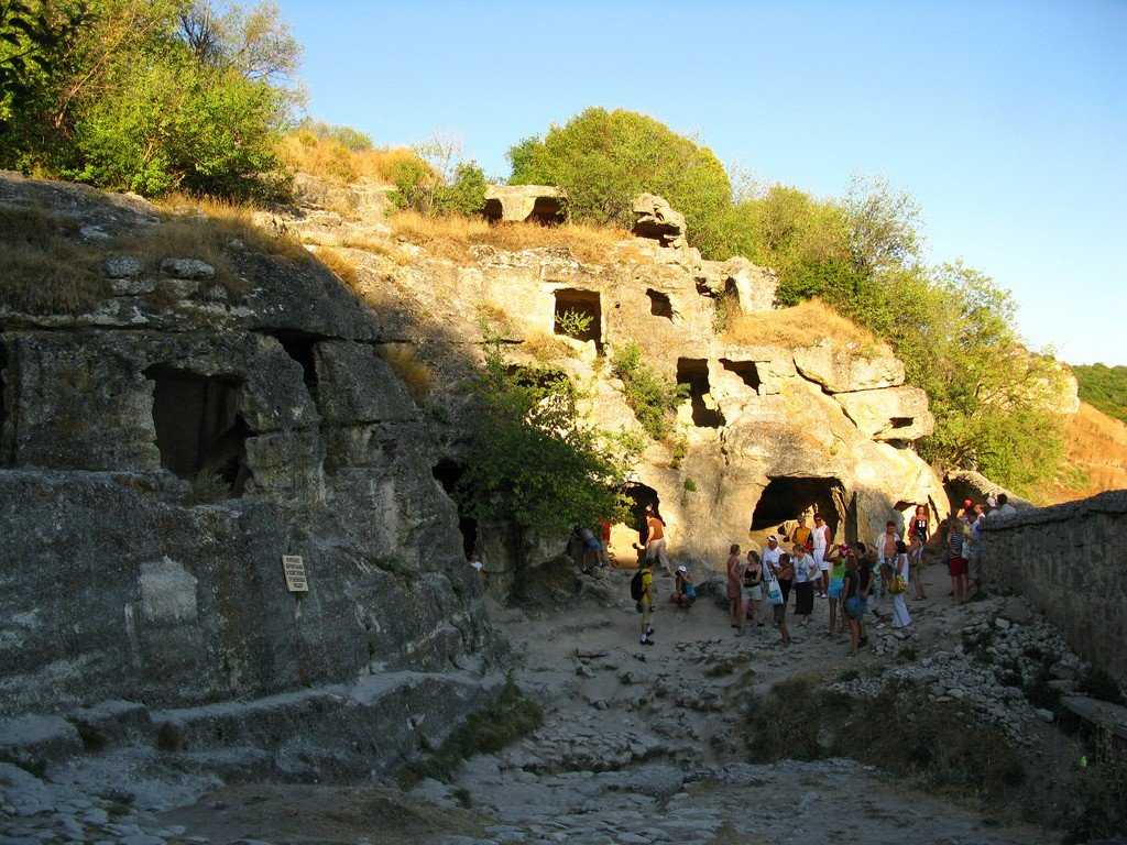Пещерный город чуфут-кале в бахчисарае