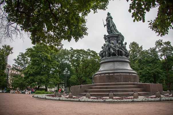 Исторический памятник екатерине ii в санкт-петербурге -