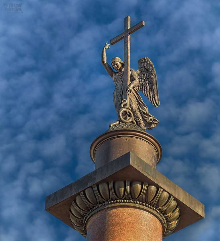 Александровская колонна в санкт-петербурге.