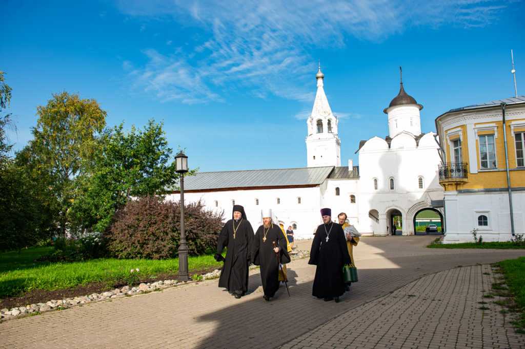 Прилуки. спасо-прилуцкий монастырь